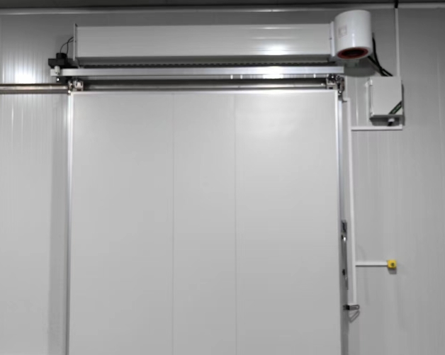 車?yán)遄永鋷?kù)門開多高？冷庫(kù)設(shè)計(jì)中的黃金尺度與保鮮密碼