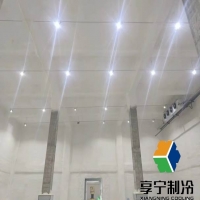 冷庫板機(jī)制板和手工板哪個(gè)好？全面對比解析選對材質(zhì)省成本